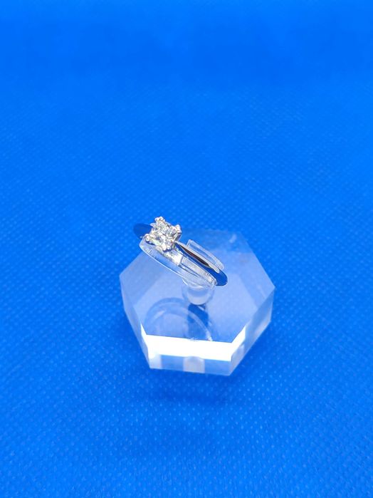 Годежен пръстен с диамант 0.61ct