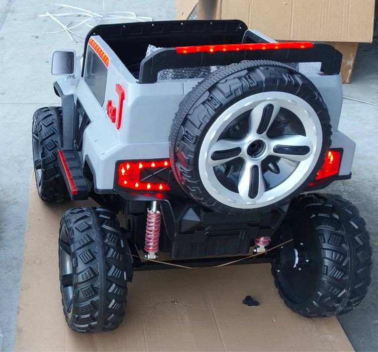 Детская пультовая машина в каробке новая