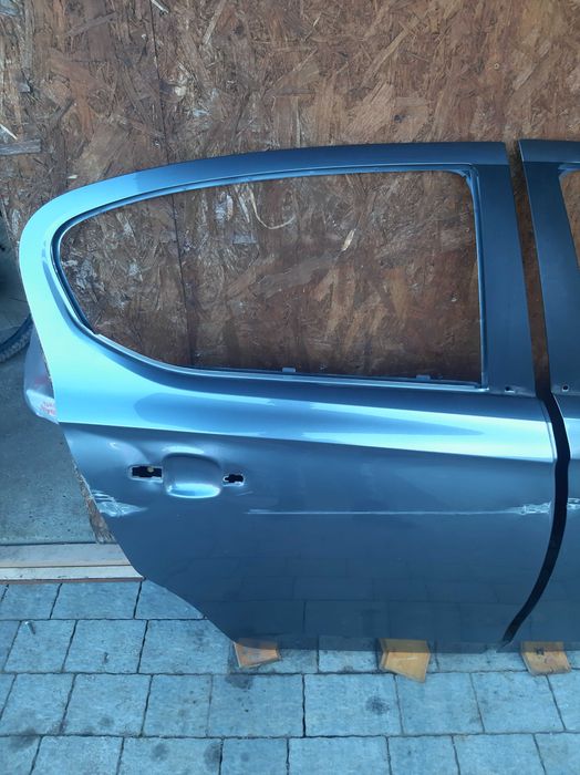 Usa fata , usa spate dreapta