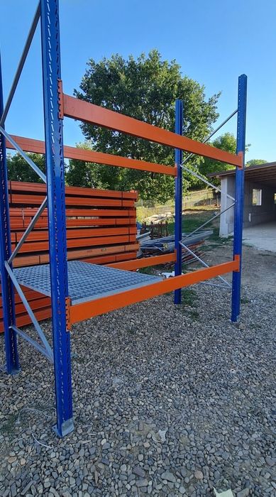 Rafturi metalice depozitare marfa