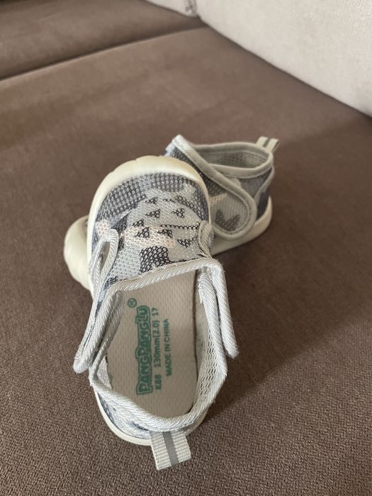 Бебешки обувки - отворени, сиви