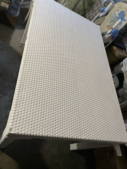 Ротанговый стол с четыремя стульями