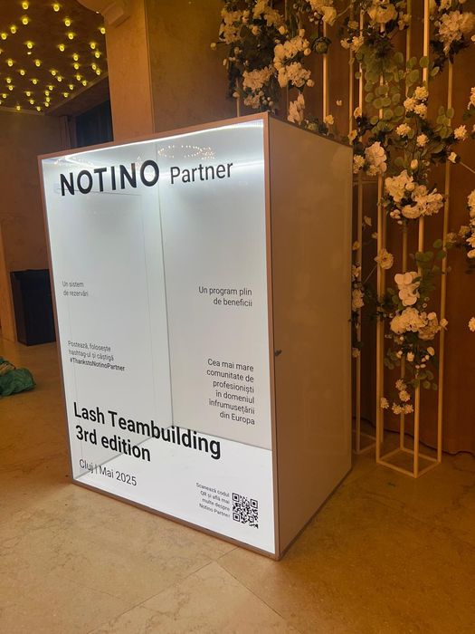 Cabina telefonica - Audio / Video Guestbook  - Vogue Booth - Magazine