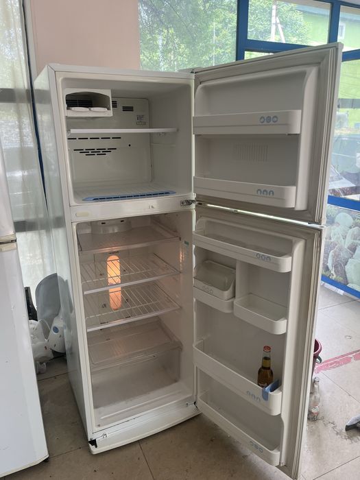 Холодильник продам бу LG