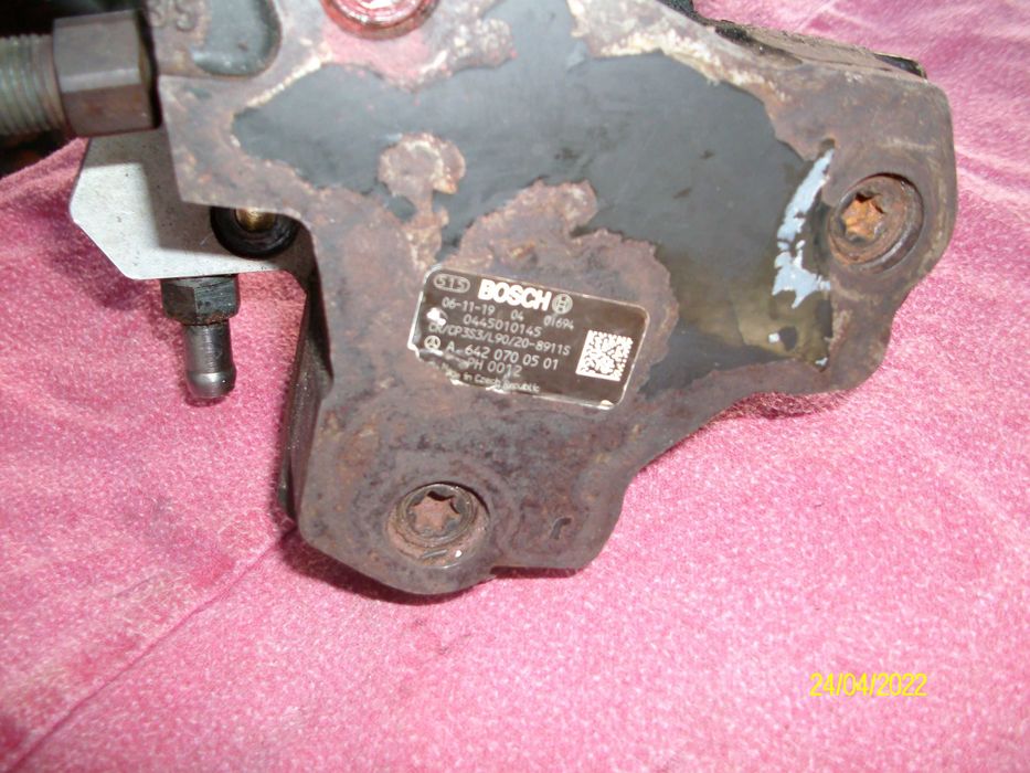 Продавам горивонагнетателна помпа за Мерцедес 320 - 3000 куб. 242 к.с.