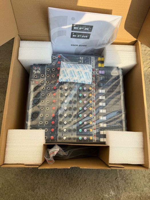 Soundcraft EFX8 Mixer analog
