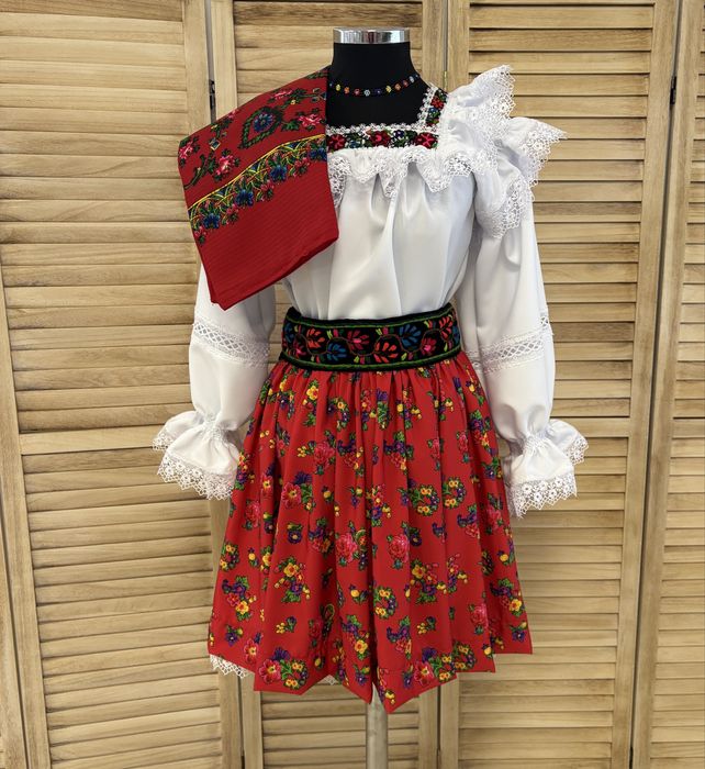 Costum traditional de Maramures pentru femei autentic
