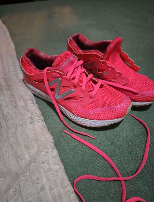 Adidași damaă New Balance 40