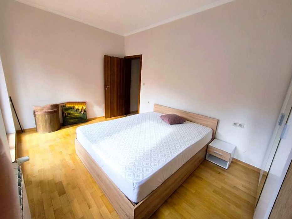 Тристаен апартамент под наем в ж.к. Драгалевци, 2218996