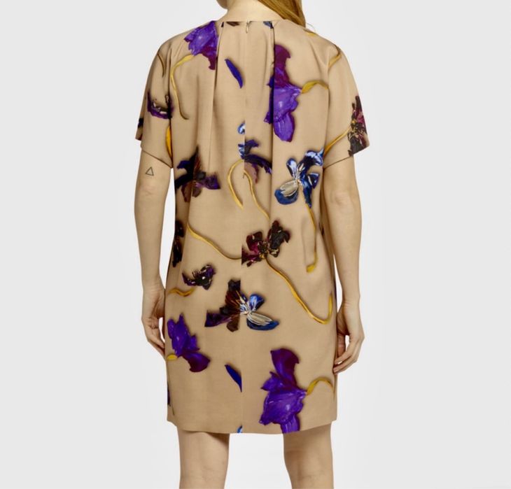 Рокля Escada цвят нюд