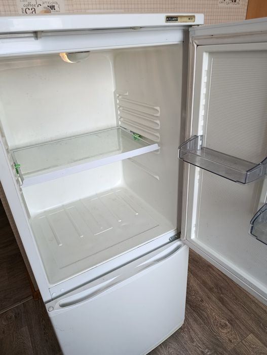 Холодильник с морозильный камерой