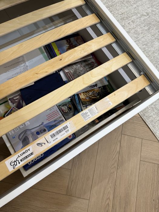 Кровать IKEA  90*200 с матрасом, ящиками