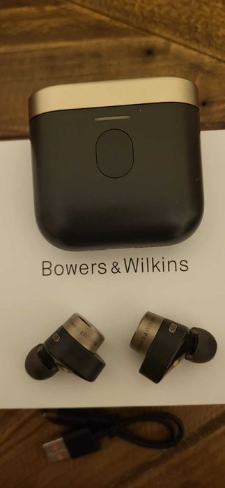 Casti Bowers & Wilkins PI7 ca noi!