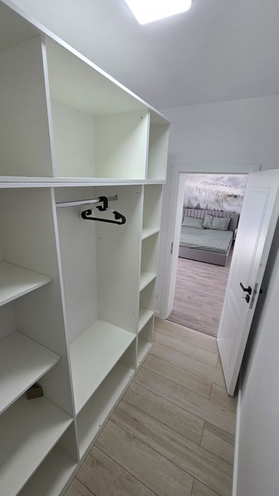 Inchiriez apartament 2 camere, zona Kamsas, et 3/3 cu loc parcare