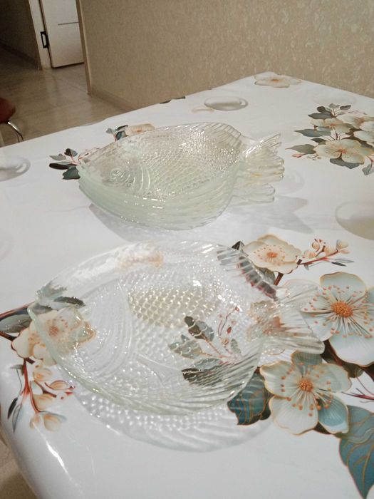 Продаю селедочницу или тарелку для рыбы.