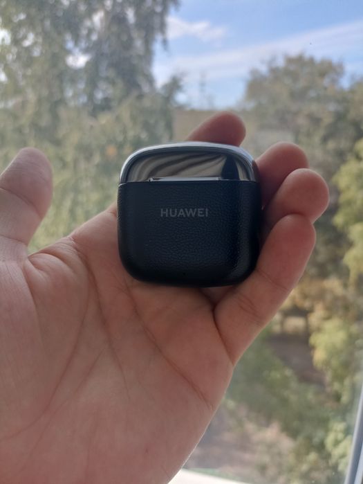 Продам наушники HUAWEI FREEBUDS SE3