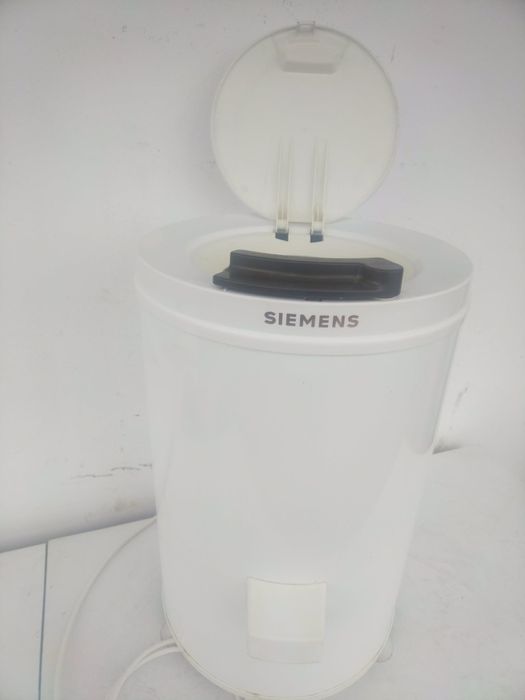 Компактна преносима сушилня за дрехи SIEMENS с вместимост 3 кг. 
Идеал