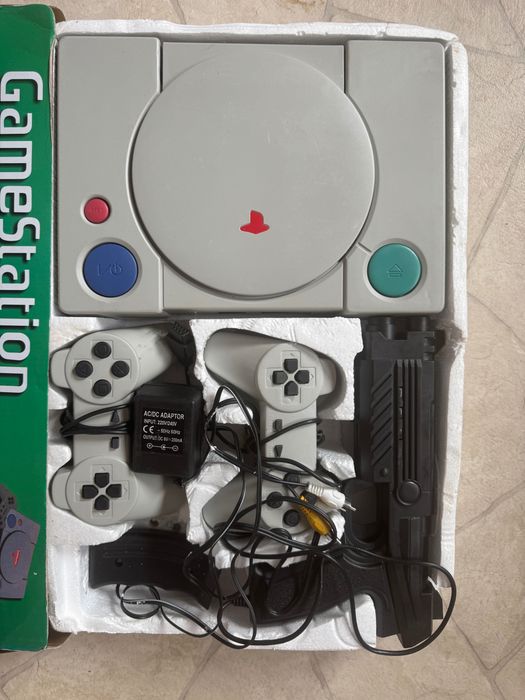 Consola retro game station ,,The Poly Machine''