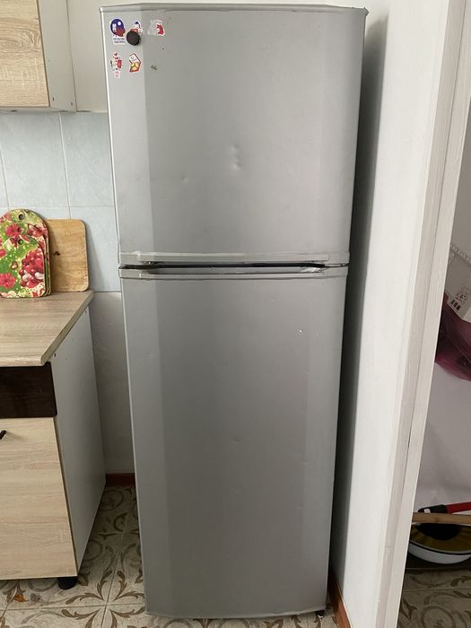 LG Холодилник. .