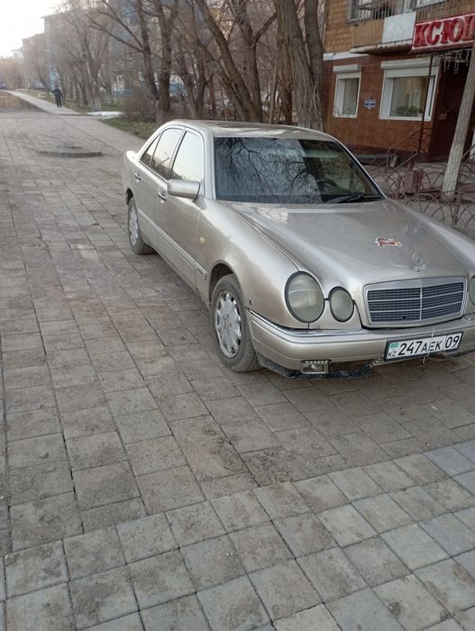 Мерседес 210 автомат 2.4