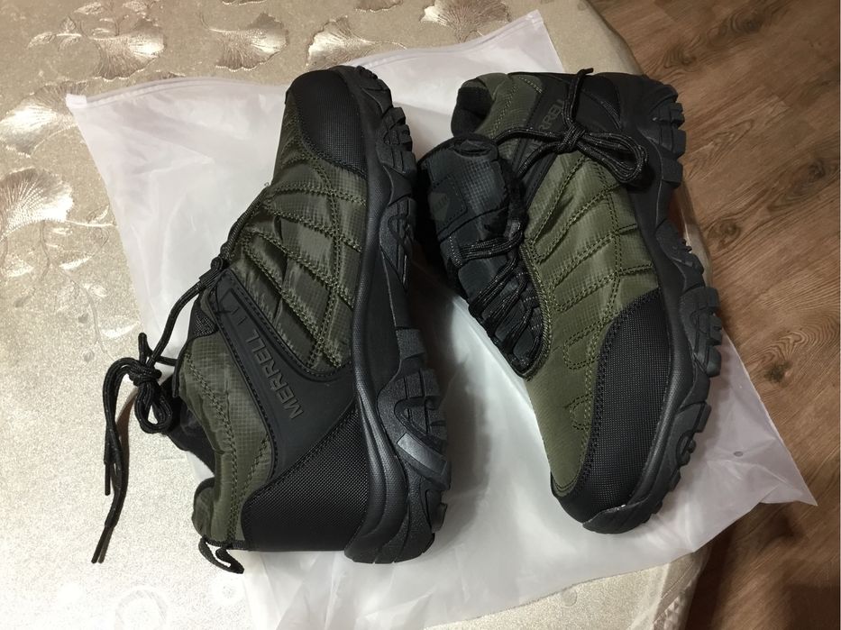 Продам новые зимние кроссовки