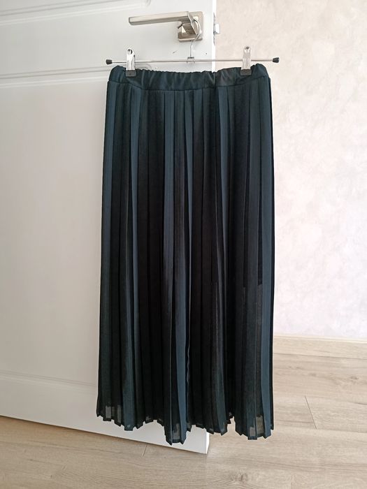 Черная юбка плиссе