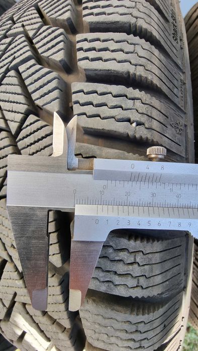 Продавам: Зимни гуми с джанти UNIROYAL195/65 R15 91Т M+S.  почти 9мм  грайфер.