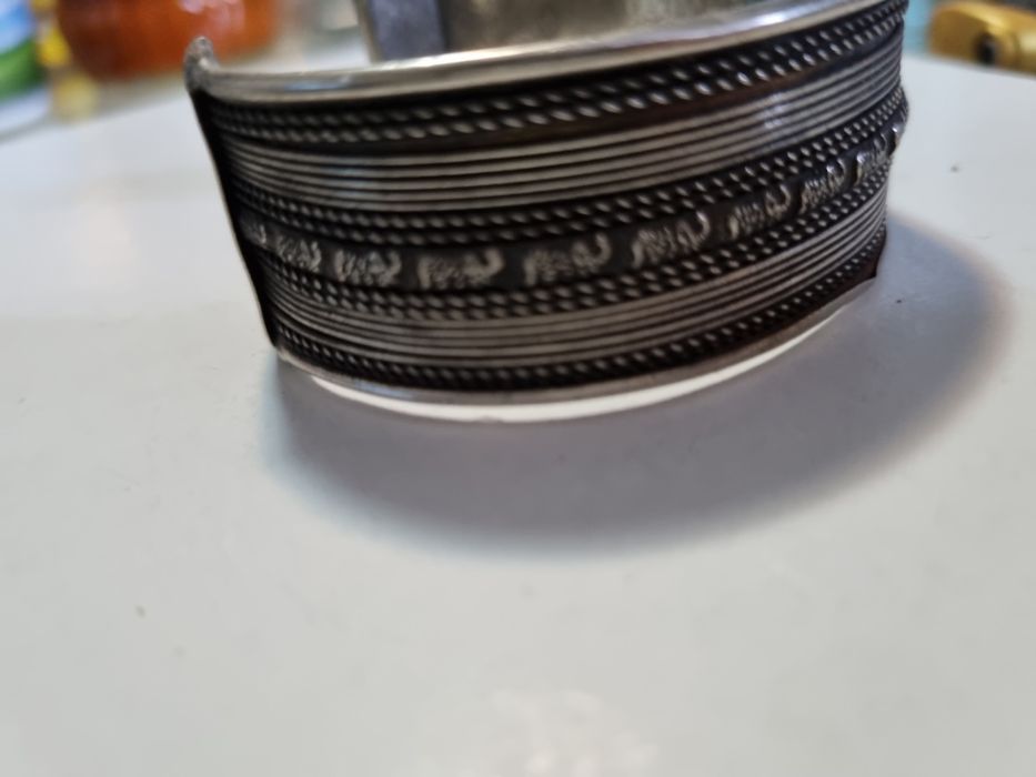 Посребрена гривна