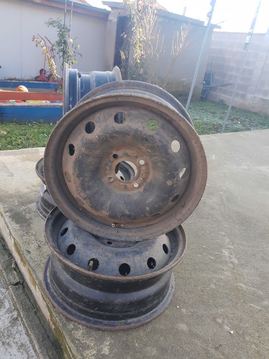 4 броя метални джанти.  От Reno .с.Николово Русенско