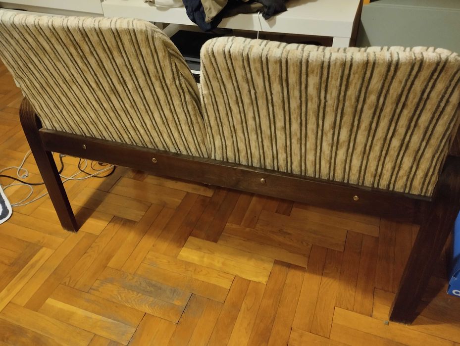 Само лично взимане от място!Канапе двуместно, размер 115/53 см.