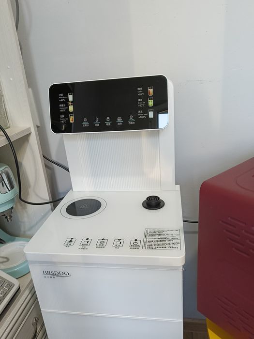 Кулер для воды холодной и горячей