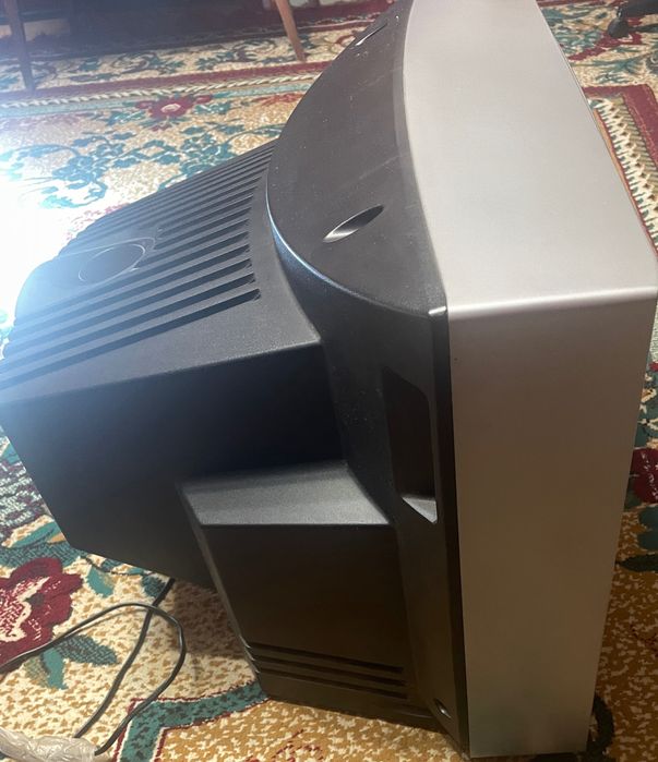 Продаётся телевизор ORVICA