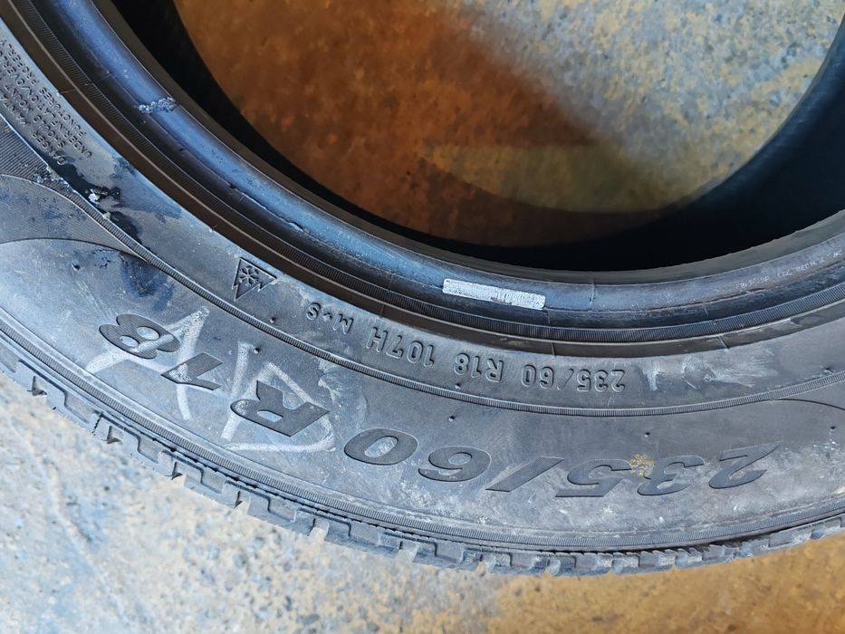 Vând cauciucuri 235/60/18 M+S set complet dot 2020 //Pirelli//