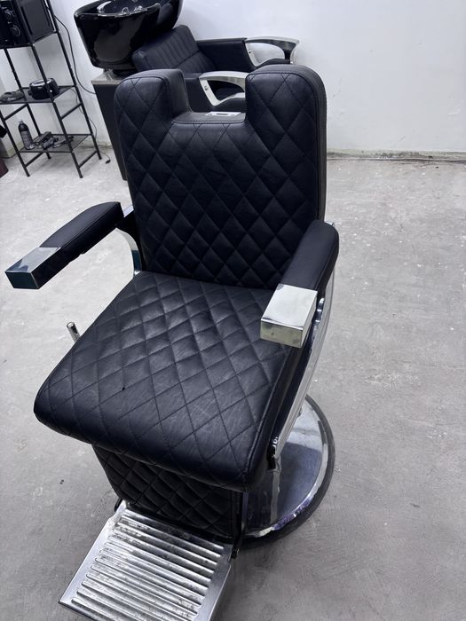 Продам 2 парихмахерских кресла