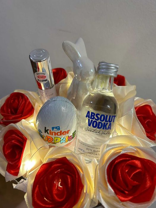 Aranjamente florale, lumanari, pachete cadou