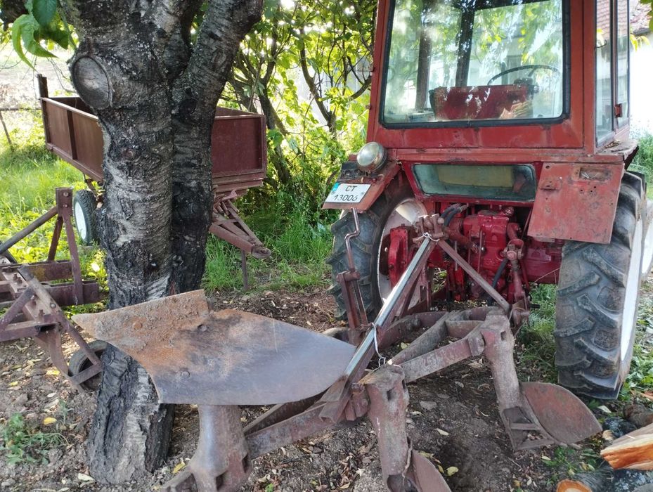 Продавам трактор Владимировец