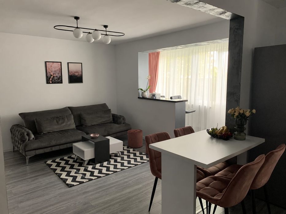 De închiriat apartament 3 camere Renovat Modern, str. Moldovei zona super