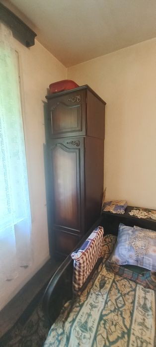 Vând biblioteca din lemn masiv