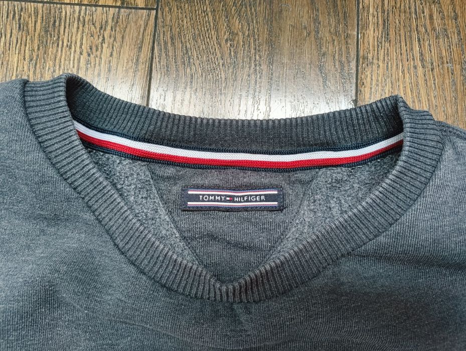 Tommy Hilfiger оригинална блуза М размер