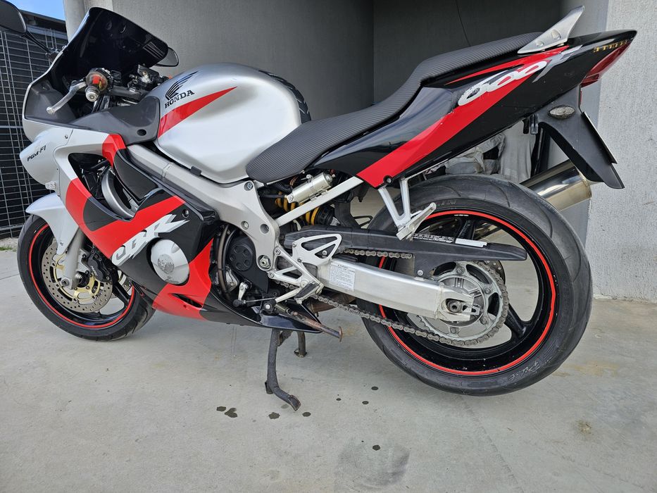 Honda CBR F4i cauta Pilot nou