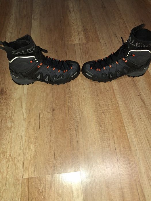 Продавам обувки Salewa