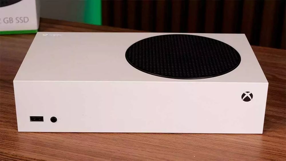 Xbox series s  - изключително запазен + джойстик