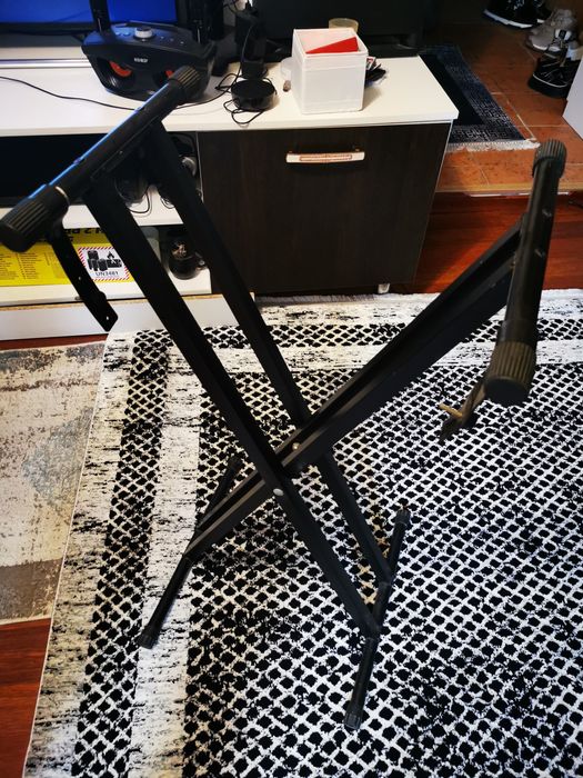 Стойка для синтезатора