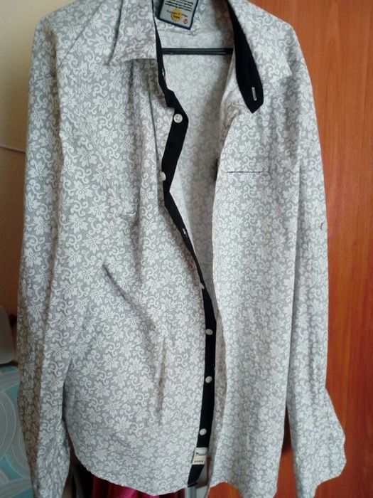 Риза с сгъващ ръкав