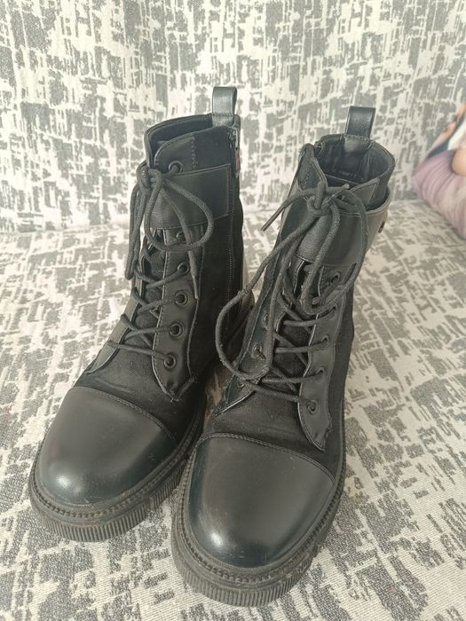 Дамски черни боти!