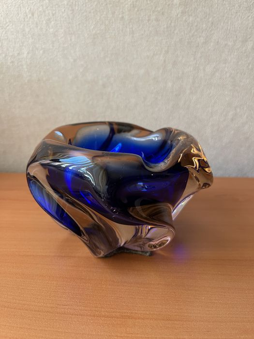 Ръчно изработен пепелник стъкло  тип мурано