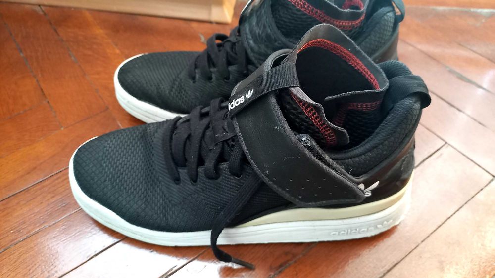 Баскетболни кецове Adidas