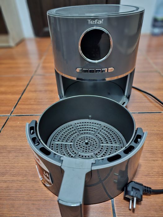 Air Frayer Tefal (fripteuza cu aer cald)