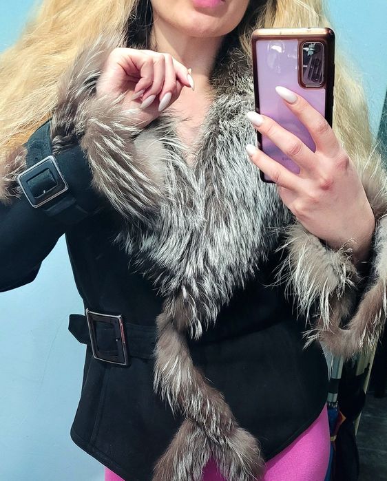 Дамски кожух от естествена агнешка кожа и яка от лисица