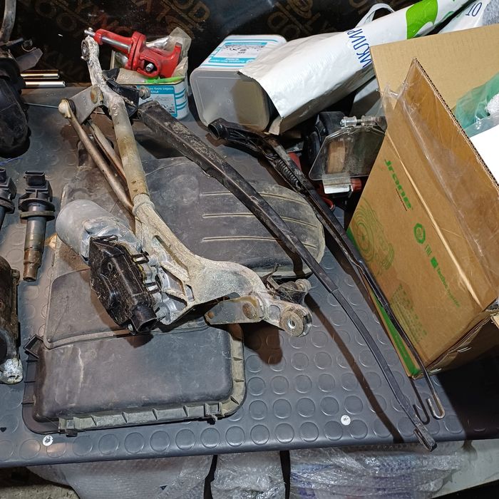 Toyota Yaris 1.0 69к.с.на части